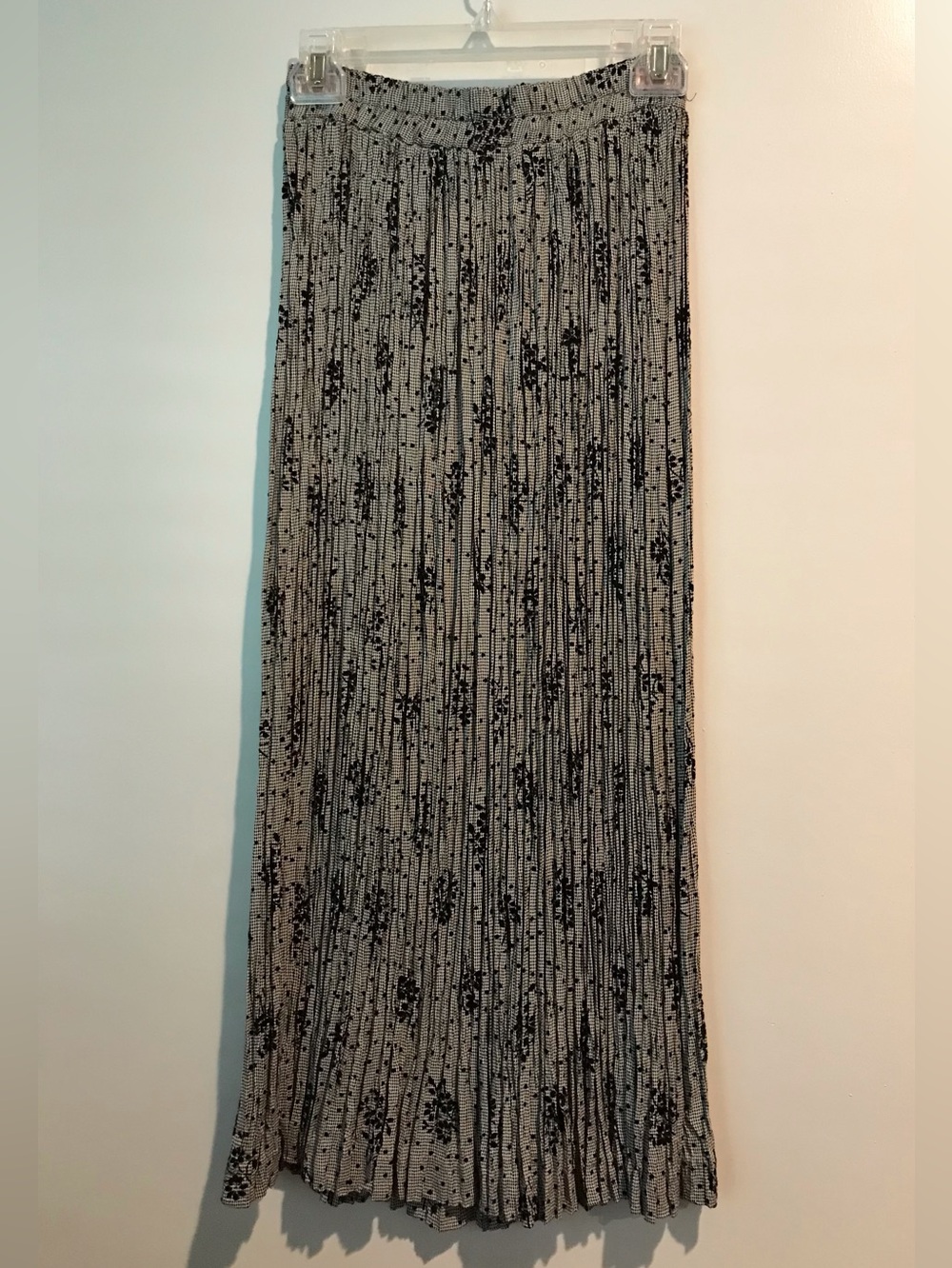 Pleated Black & Cream Maxi Skirt with Elastic Waist SP